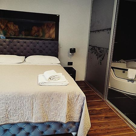 Madison - Square Sava Bed & Breakfast Belgrad Dış mekan fotoğraf